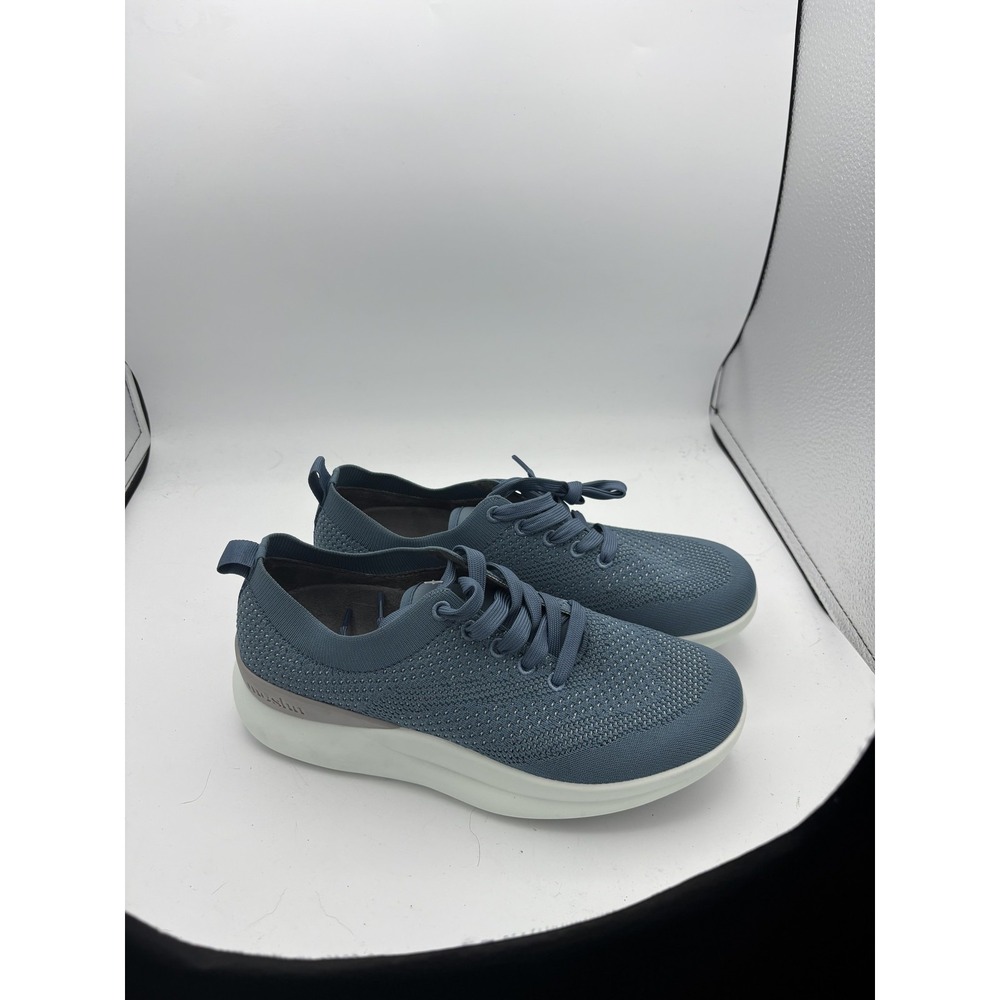 Moshn Shoes Womens Size 7.5 Blue Knit Leap Sneakers Slip Resistant Comfort